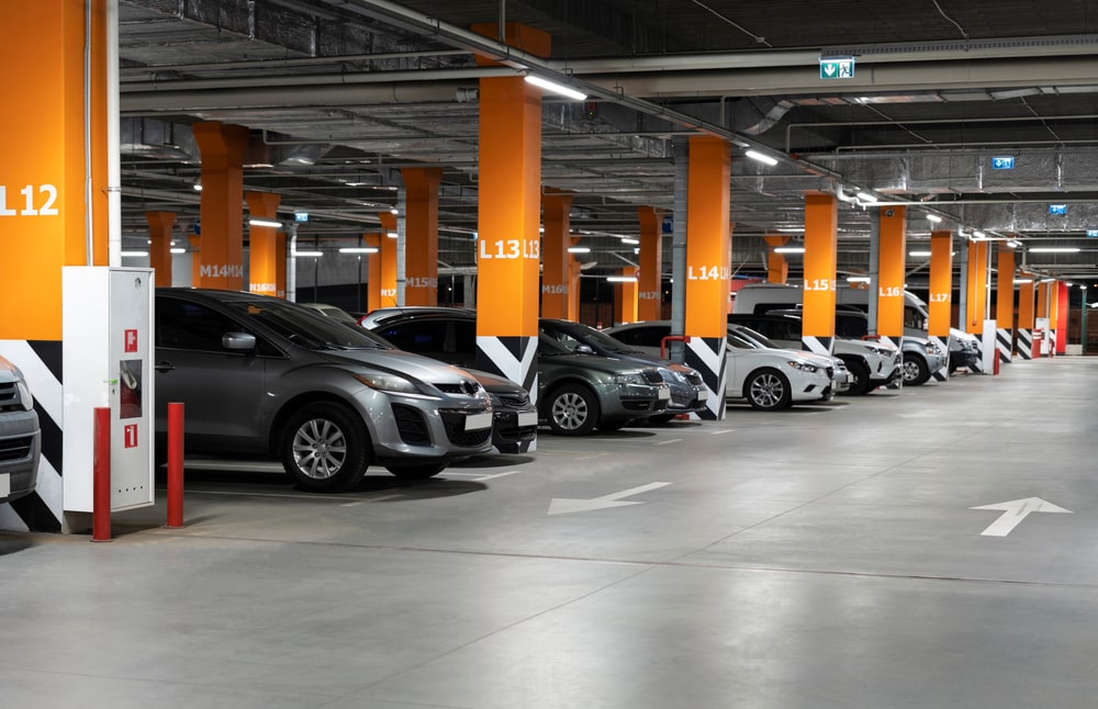 Réservez une place de parking sécurisé proche de l'aéroport.